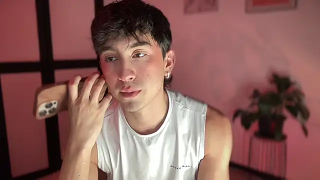 sweettaaron01 online show from 04-24-26, 12:12
