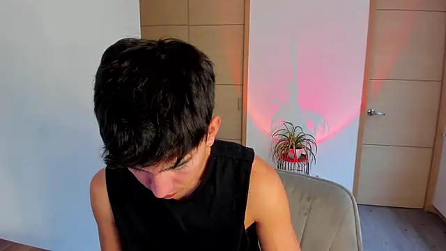 sweettaaron01 online show from 09-30-25, 05:19