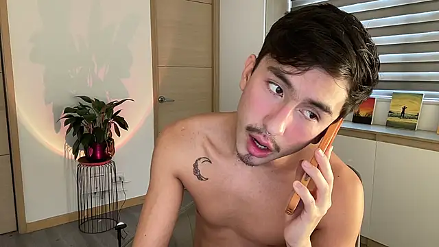 sweettaaron01 online show from 10-18-25, 05:37