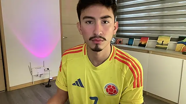 sweettaaron01 online show from 11-25-25, 06:08