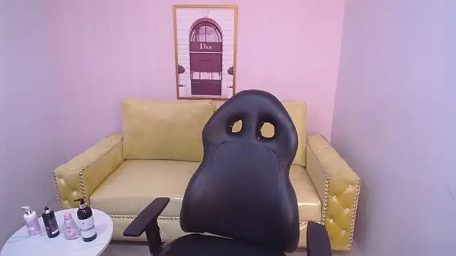 bellatrix ch online show from 12-18-25, 04:33