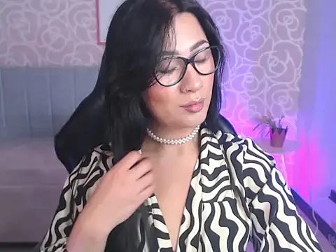 evelyn ch  online show from 09-18-25, 10:51