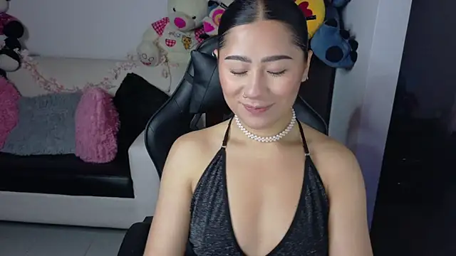 evelyn ch  online show from 10-10-25, 10:49