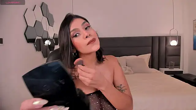 SarahYates online show from 10-04-25, 04:14