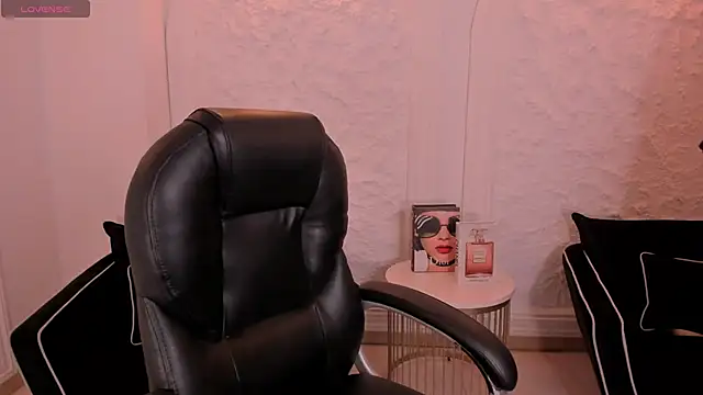 SarahYates online show from 05-05-26, 04:04