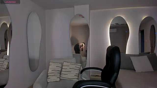 SarahYates online show from 06-20-26, 03:55