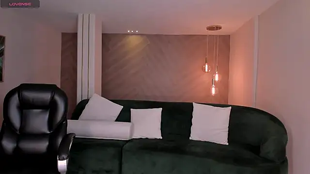 SarahYates online show from 04-23-26, 04:08