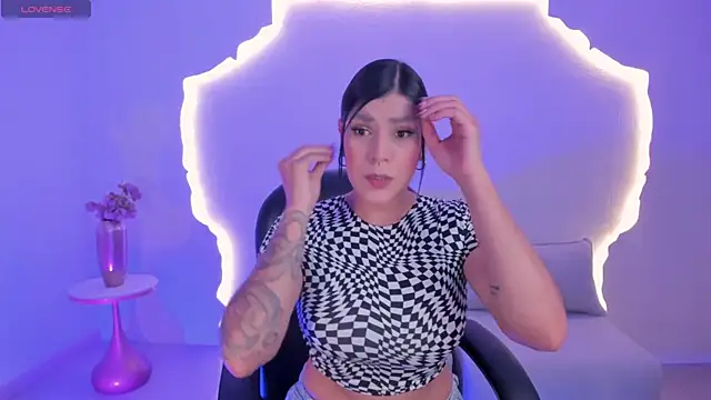 SarahYates online show from 06-07-26, 04:28