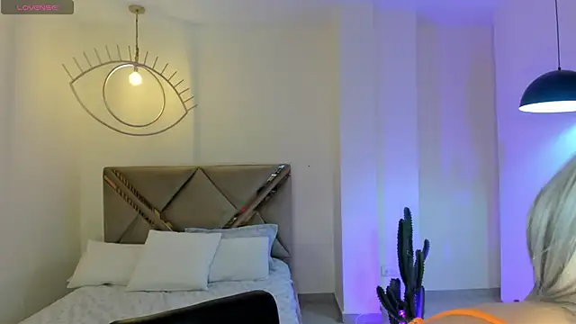 IsabellaMoreau online show from 02-06-26, 07:32