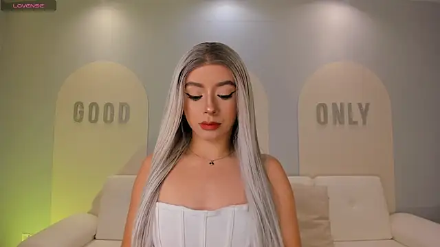 IsabellaMoreau online show from 12-19-25, 08:22