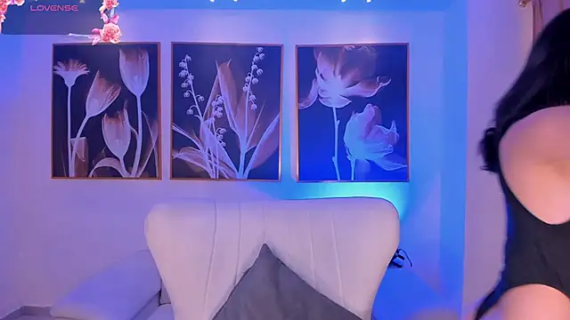 IsabellaMoreau online show from 10-01-25, 07:51