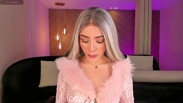 IsabellaMoreau online show from 04-06-26, 07:48