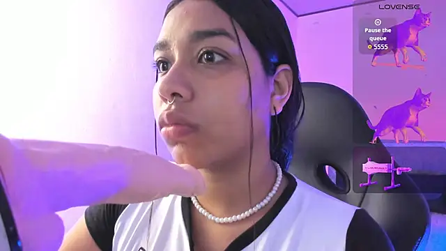 Snapshot of giselle_upp chatting on 09-20-25, 12:48 giselle upp online show from 09-20-25, 12:48