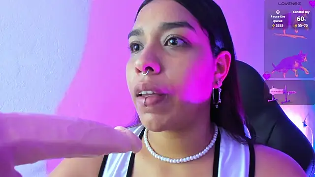 Snapshot of giselle_upp chatting on 09-11-25, 12:54 giselle upp online show from 09-11-25, 12:54