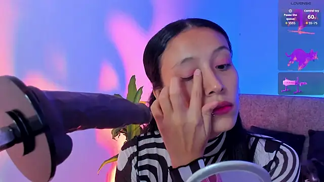 alicemoon   online show from 12-21-25, 09:37