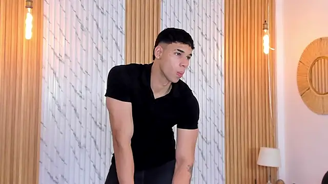 thomas walker0 online show from 10-09-25, 12:17