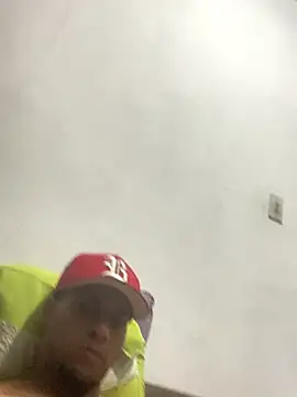 Snapshot of freedmar chatting on 11-19-25, 02:33 freedmar online show from 11-19-25, 02:33