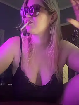 Snapshot of Granlady7 chatting on 12-22-25, 04:23 Granlady7 online show from 12-22-25, 04:23