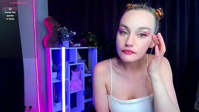 Ida FaneStain online show from 07-15-26, 02:18