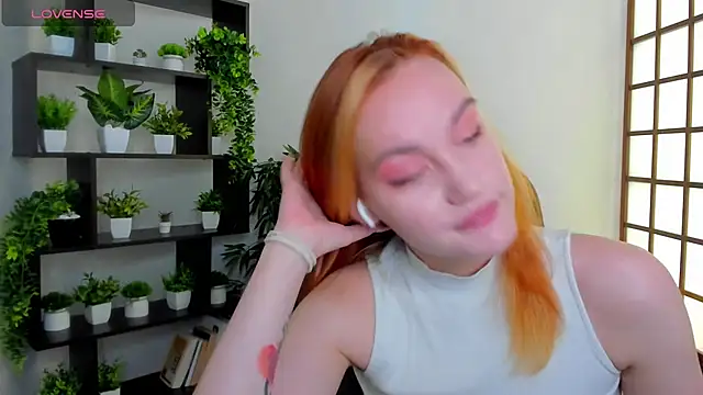 Snapshot of Ida_FaneStain chatting on 10-18-25, 02:24 Ida FaneStain online show from 10-18-25, 02:24