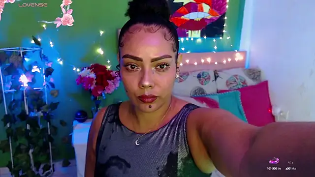 Snapshot of katherinnyazz chatting on 09-19-25, 02:37 katherinnyazz online show from 09-19-25, 02:37