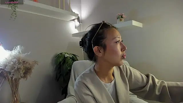 Nelly Kimm online show from 05-04-26, 01:09
