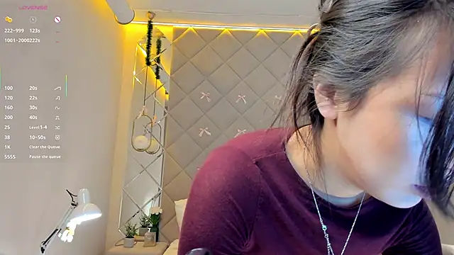 Nelly Kimm online show from 04-22-26, 01:12