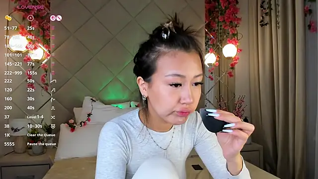 Nelly Kimm online show from 11-26-25, 01:49