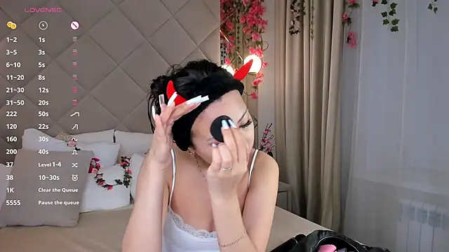 Nelly Kimm online show from 11-27-25, 01:17