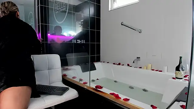 NicoleDiior online show from 01-08-26, 02:01