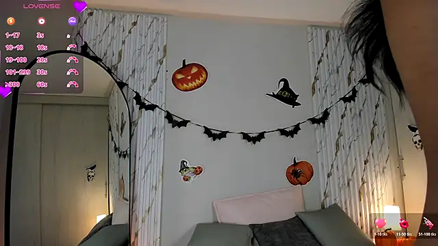 MissVioleet  online show from 10-19-25, 05:05