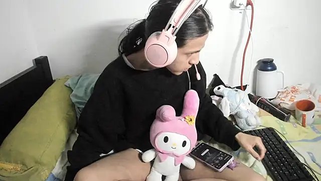 Snapshot of Petite-Goth chatting on 11-17-25, 11:20 Petite-Goth online show from 11-17-25, 11:20