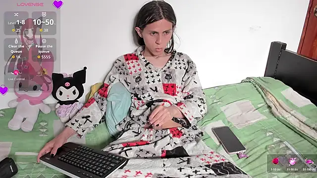 Petite-Goth online show from 05-13-26, 07:32