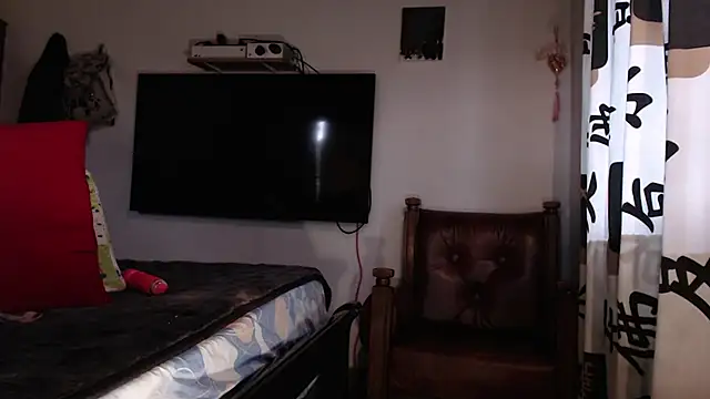 Emma Henderson online show from 01-05-26, 05:27