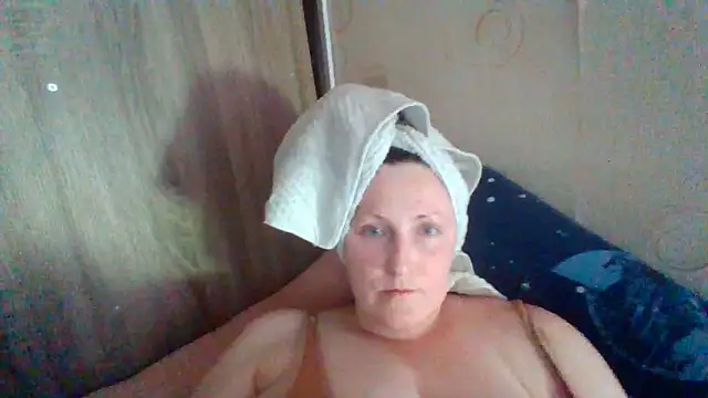 Snapshot of AllaSowinskaya chatting on 06-13-26, 09:07 AllaSowinskaya online show from 06-13-26, 09:07