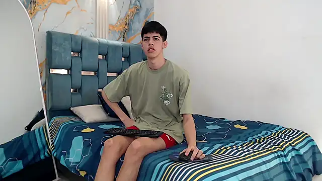 TWINKS FRIENDS online show from 02-12-26, 01:22