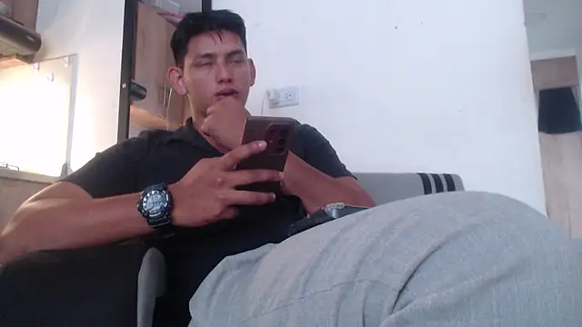 Snapshot of Hiroshi_Shen chatting on 05-10-26, 01:04 Hiroshi Shen online show from 05-10-26, 01:04