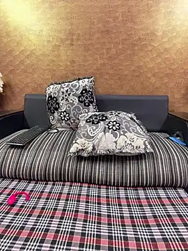 Iampriyaaa15 online show from 04-17-26, 07:11