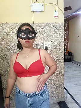 Iampriyaaa15 online show from 11-13-25, 09:13