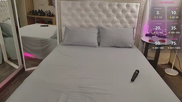 Snapshot of Alice_on_fire chatting on 02-19-26, 01:57 Alice on fire online show from 02-19-26, 01:57