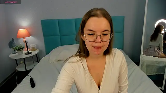 Snapshot of RadiantFairy chatting on 09-29-25, 02:07 RadiantFairy online show from 09-29-25, 02:07
