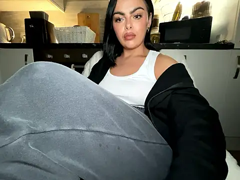 FrancescaXO online show from 01-11-26, 08:16