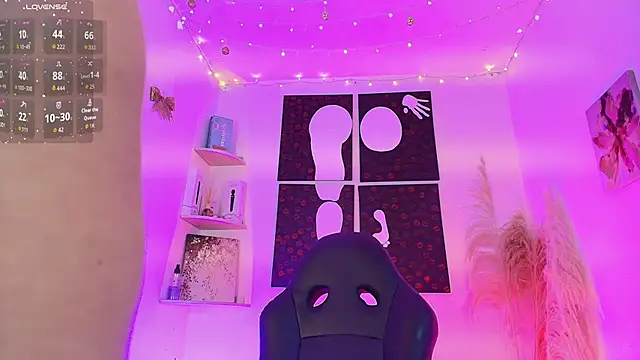 Iamlola  online show from 12-15-25, 10:37