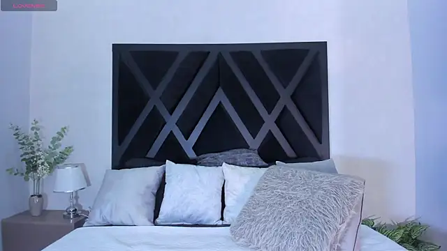 zoe martins  online show from 05-28-26, 05:41