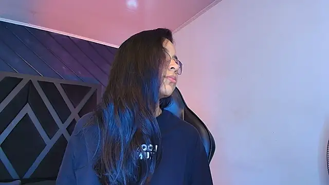 zoe martins  online show from 04-19-26, 01:23