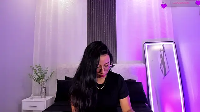 Snapshot of zoe_martins_ chatting on 07-17-26, 05:32 zoe martins online show from 07-17-26, 05:32