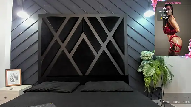 zoe martins  online show from 11-28-25, 05:24