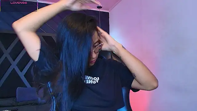 zoe martins  online show from 03-28-26, 05:25