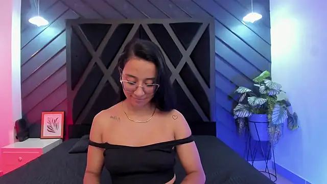 zoe martins  online show from 12-05-25, 05:22