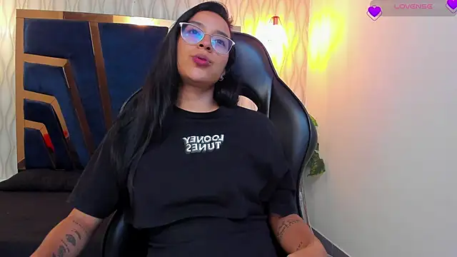 zoe martins  online show from 02-12-26, 05:23